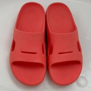 REVITALIGN Coral Slide Sandals